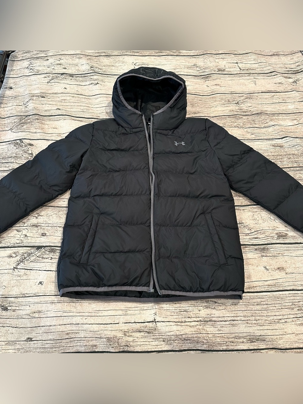 Under Armour Kids Black Quilted Puffer Jacket with Hood Subtle Logo Size Youth L